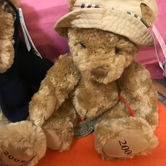 Two Burberry teddy bears year 2006 2009 - Picture 7 of 16